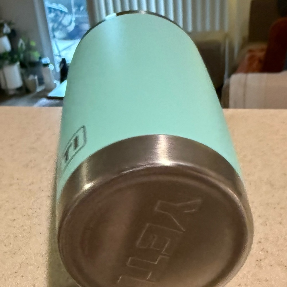 Yeti 20 oz. Rambler - Picture 4 of 4